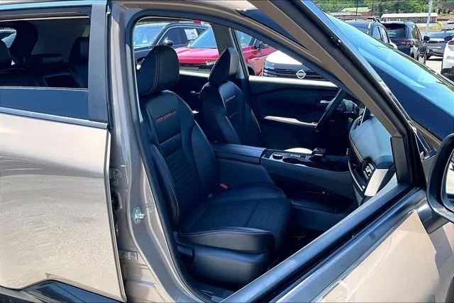 2025 Nissan Rogue Rock Creek thumbnail 28