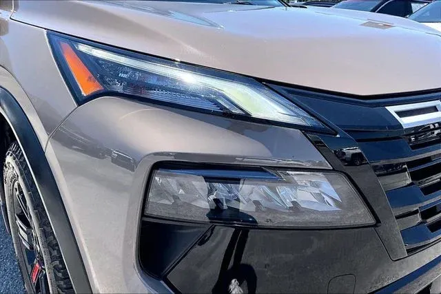 2025 Nissan Rogue Rock Creek thumbnail 31
