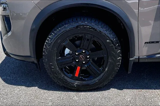 2025 Nissan Rogue Rock Creek thumbnail 33