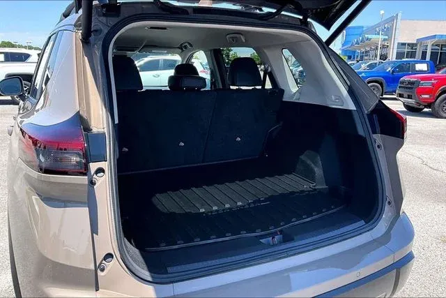 2025 Nissan Rogue Rock Creek thumbnail 34