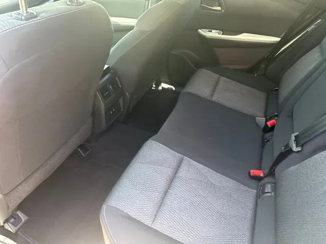 2025 Nissan Rogue SV thumbnail 18