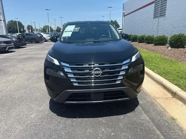 2025 Nissan Rogue SV thumbnail 2