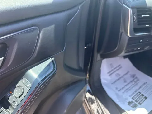 2025 Nissan Rogue SV thumbnail 24
