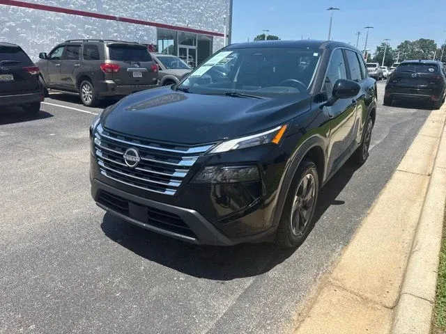 2025 Nissan Rogue SV thumbnail 3