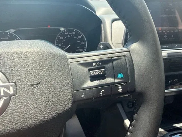2025 Nissan Rogue SV thumbnail 32