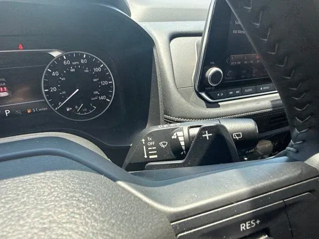 2025 Nissan Rogue SV thumbnail 34