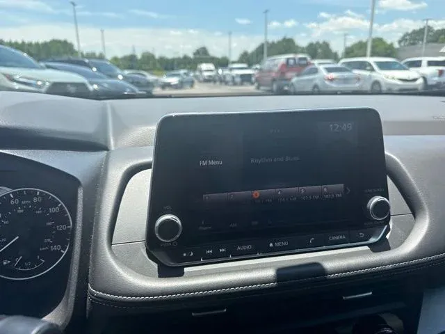 2025 Nissan Rogue SV thumbnail 35
