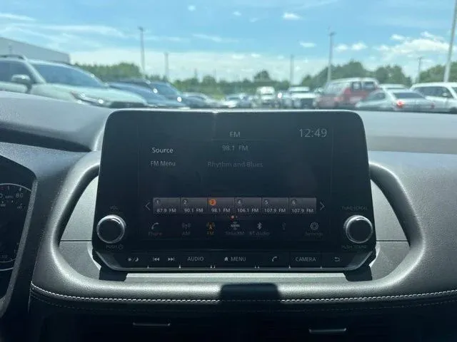 2025 Nissan Rogue SV thumbnail 36