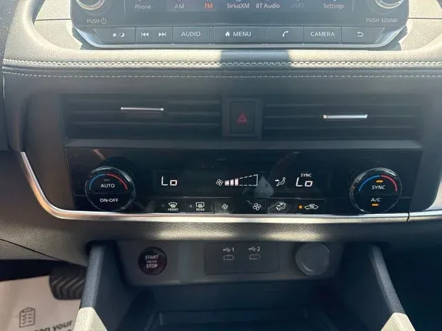 2025 Nissan Rogue SV thumbnail 37