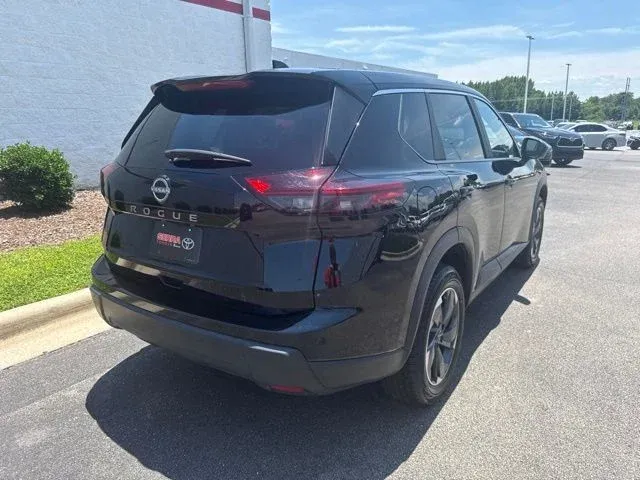 2025 Nissan Rogue SV thumbnail 7