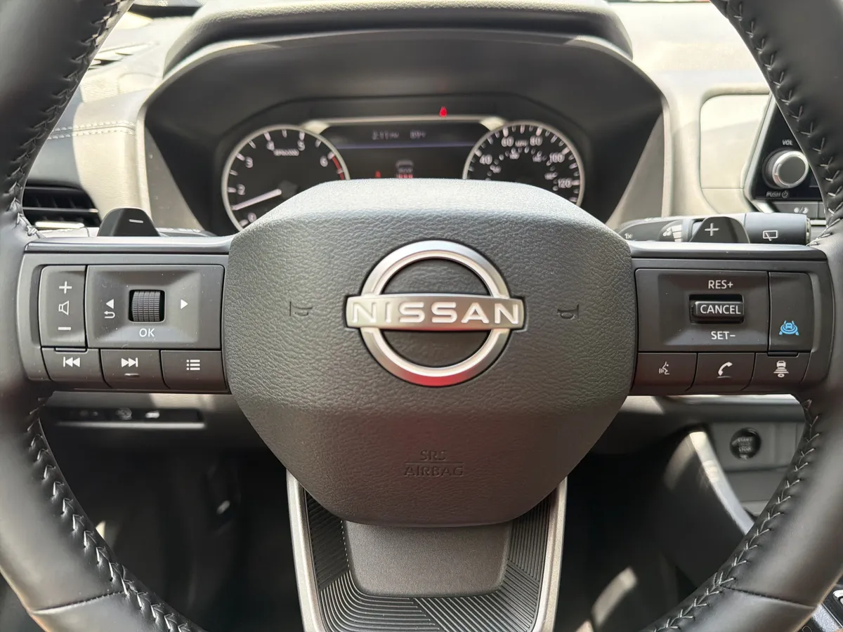 2025 Nissan Rogue SV thumbnail 13