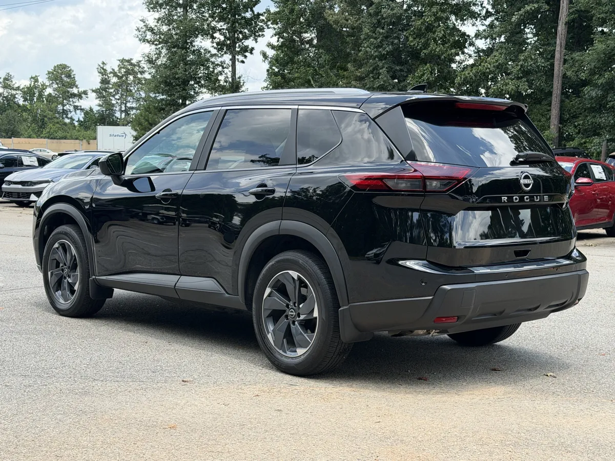 2025 Nissan Rogue SV thumbnail 25