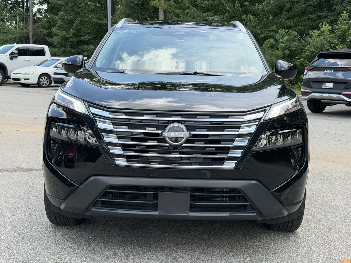 2025 Nissan Rogue SV thumbnail 29