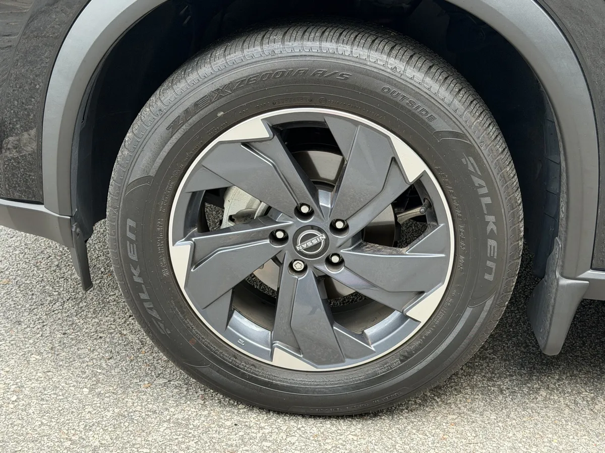 2025 Nissan Rogue SV thumbnail 30
