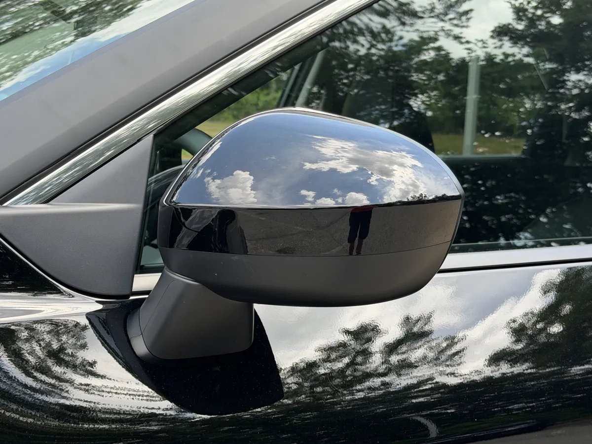 2025 Nissan Rogue SV thumbnail 31