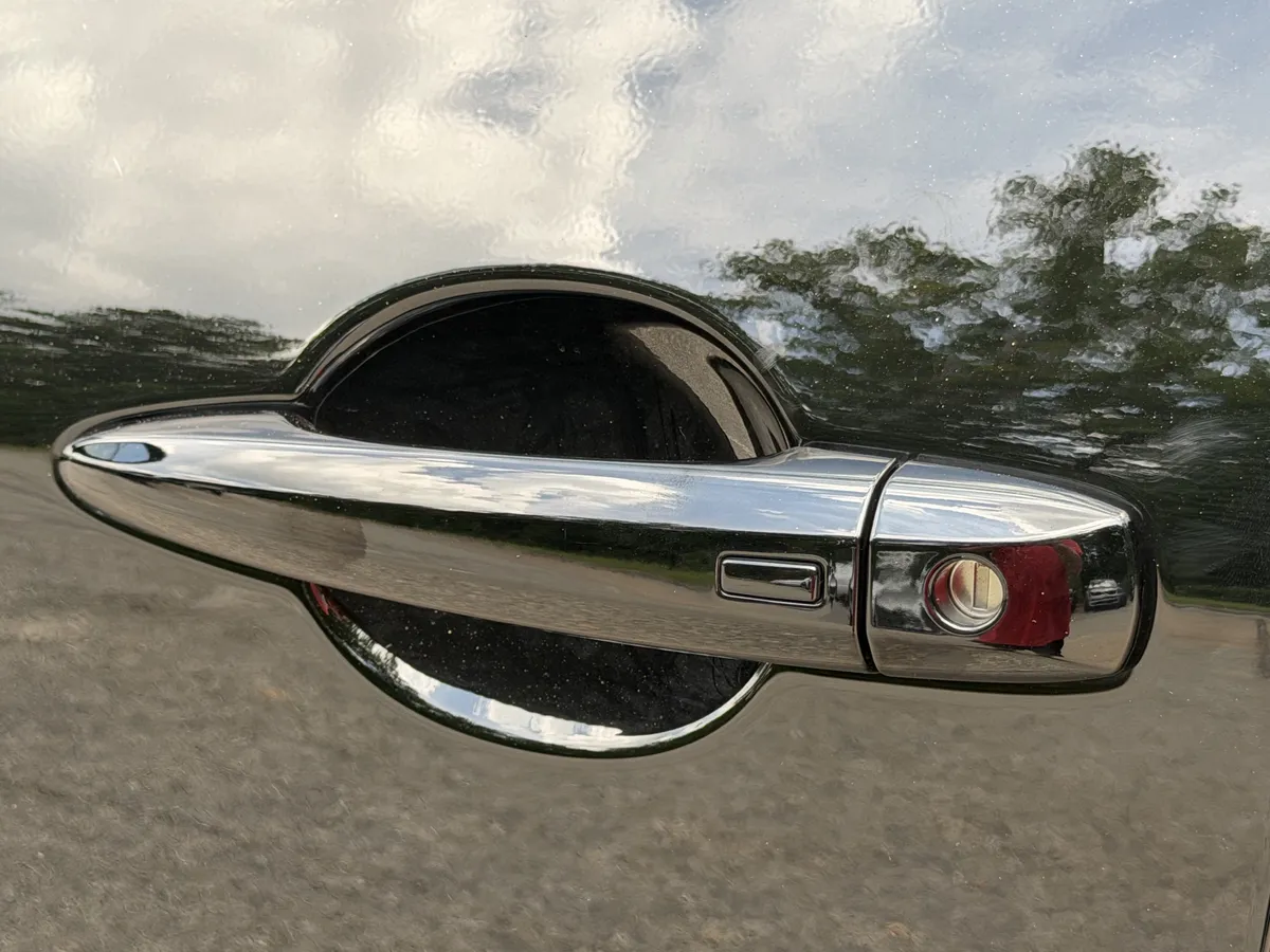 2025 Nissan Rogue SV thumbnail 32