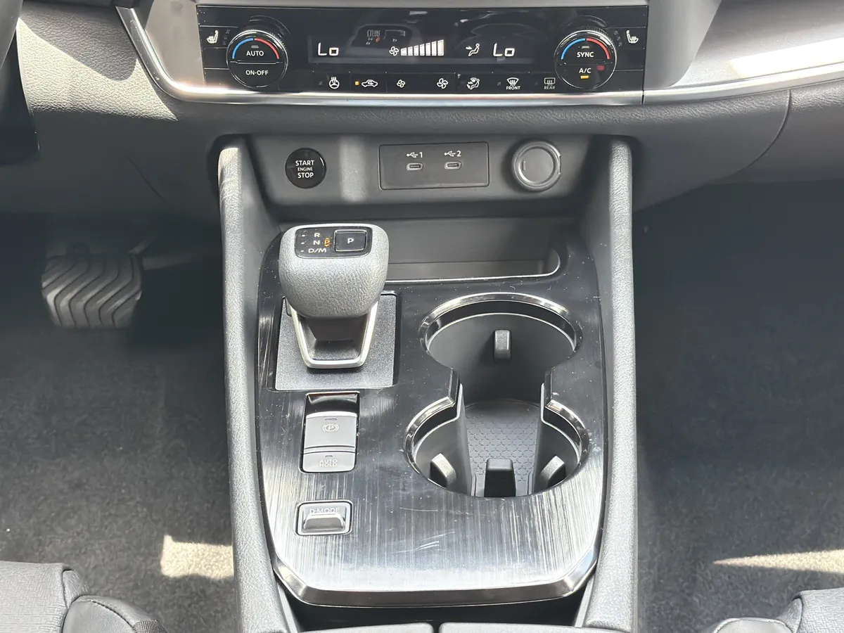 2025 Nissan Rogue SV thumbnail 6