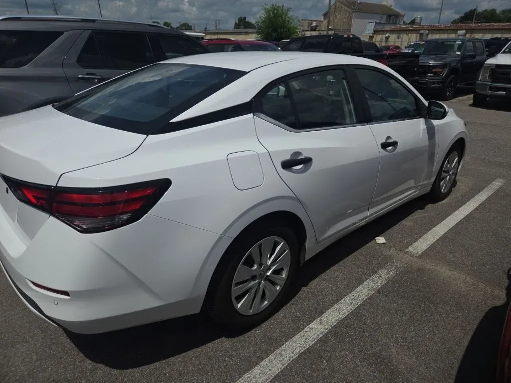 2025 Nissan Sentra S thumbnail 5