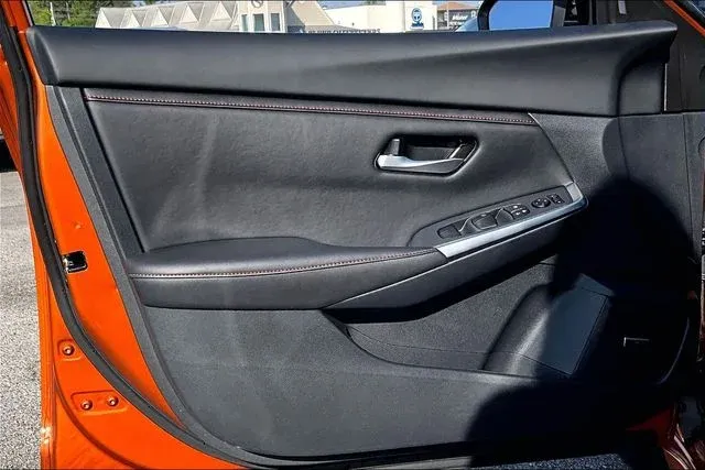 2025 Nissan Sentra SR thumbnail 17
