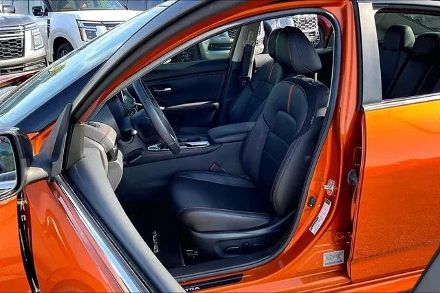 2025 Nissan Sentra SR thumbnail 18