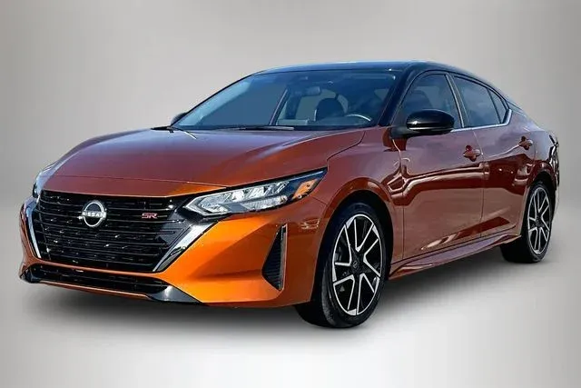 2025 Nissan Sentra SR thumbnail 2