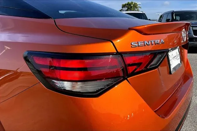 2025 Nissan Sentra SR thumbnail 20