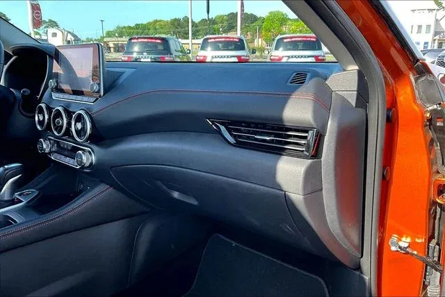 2025 Nissan Sentra SR thumbnail 23