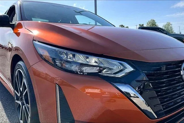 2025 Nissan Sentra SR thumbnail 30