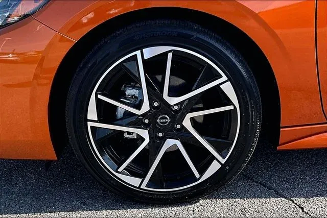 2025 Nissan Sentra SR thumbnail 32