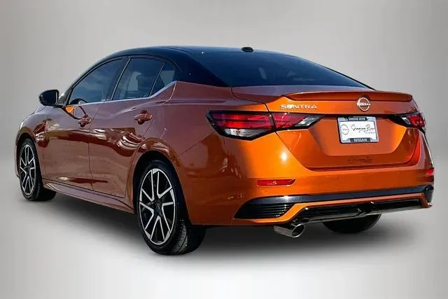 2025 Nissan Sentra SR thumbnail 4