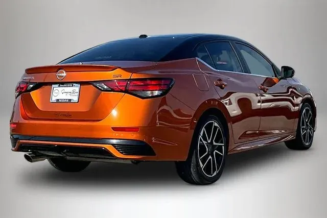2025 Nissan Sentra SR thumbnail 5