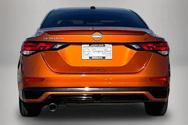 2025 Nissan Sentra SR thumbnail 6