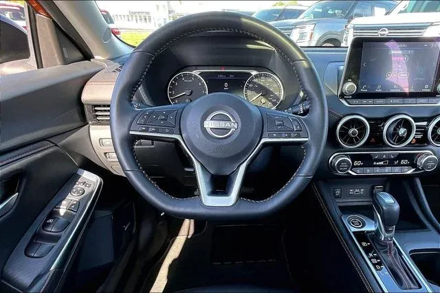 2025 Nissan Sentra SR thumbnail 8