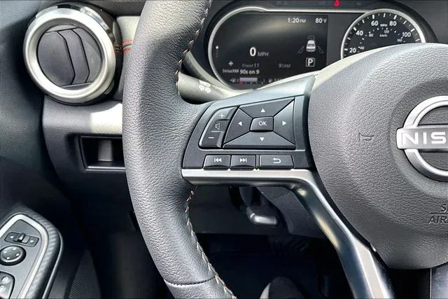 2025 Nissan Versa 1.6 SR thumbnail 10