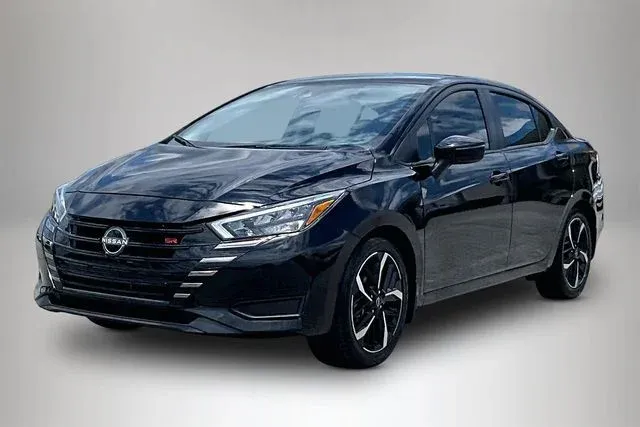 2025 Nissan Versa 1.6 SR thumbnail 2