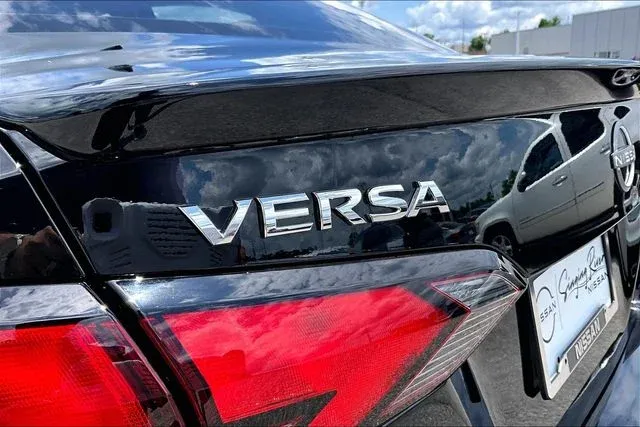 2025 Nissan Versa 1.6 SR thumbnail 25