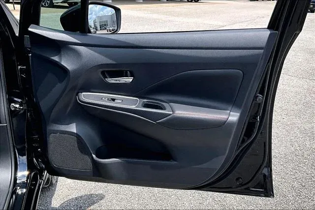 2025 Nissan Versa 1.6 SR thumbnail 27
