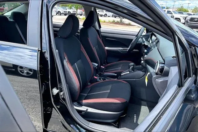 2025 Nissan Versa 1.6 SR thumbnail 28