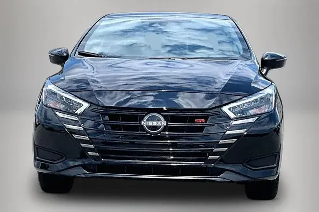2025 Nissan Versa 1.6 SR thumbnail 3