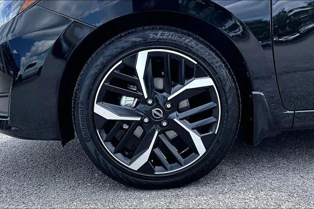 2025 Nissan Versa 1.6 SR thumbnail 32