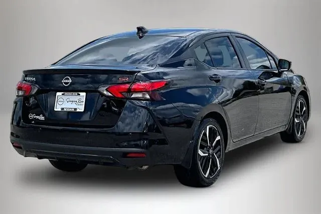 2025 Nissan Versa 1.6 SR thumbnail 5