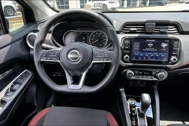 2025 Nissan Versa 1.6 SR thumbnail 8