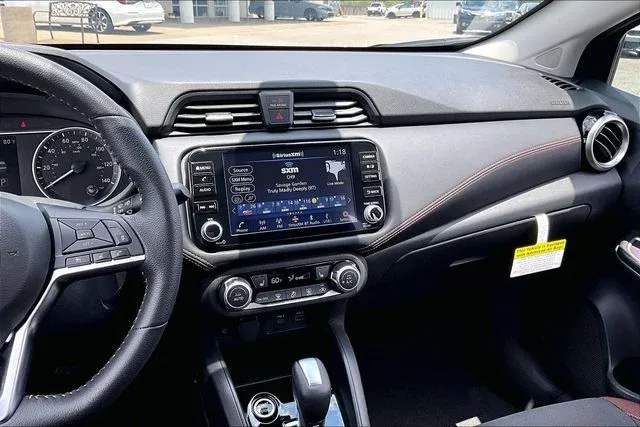 2025 Nissan Versa 1.6 SR thumbnail 9