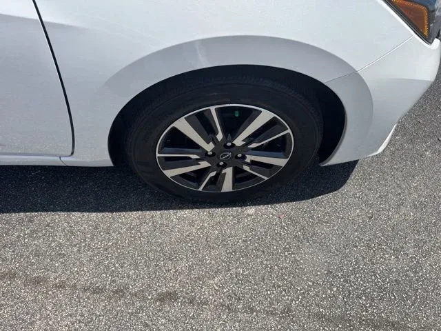 2025 Nissan Versa 1.6 SV thumbnail 10