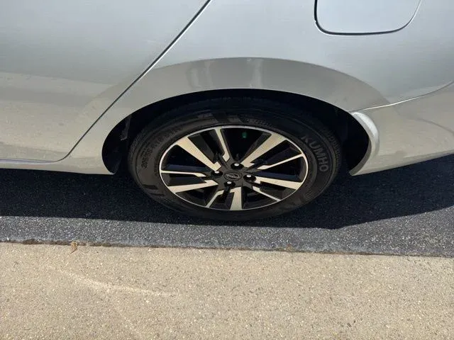 2025 Nissan Versa 1.6 SV thumbnail 12