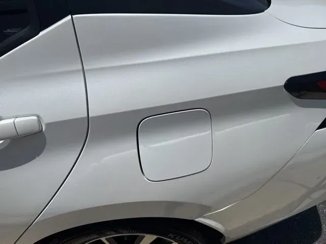2025 Nissan Versa 1.6 SV thumbnail 13