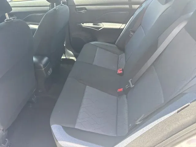2025 Nissan Versa 1.6 SV thumbnail 16
