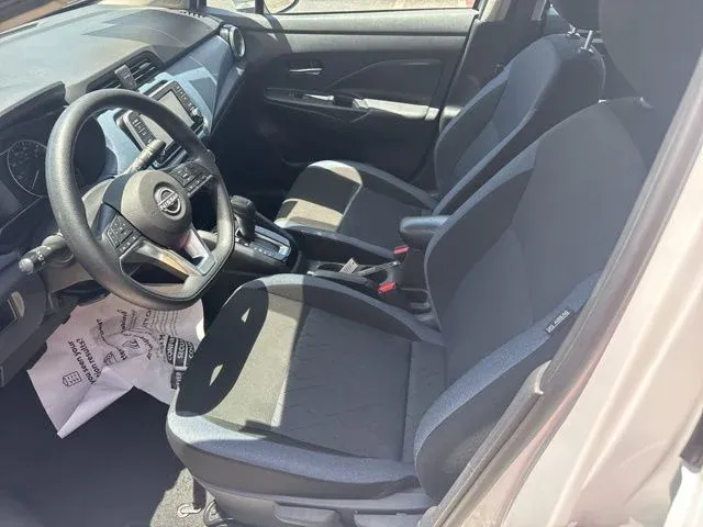 2025 Nissan Versa 1.6 SV thumbnail 19
