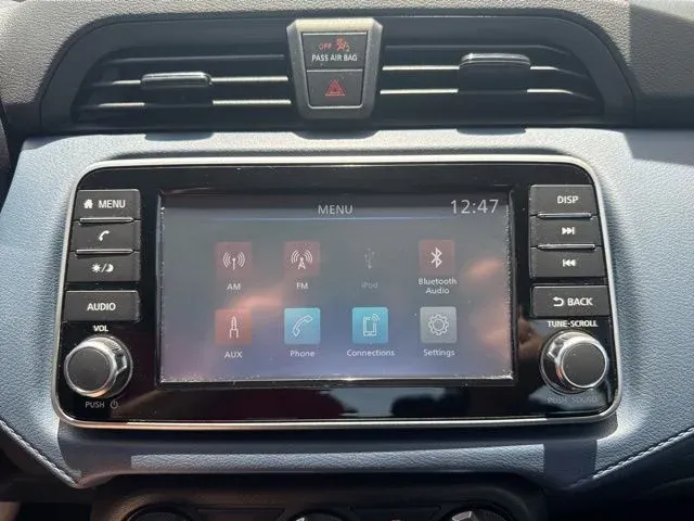 2025 Nissan Versa 1.6 SV thumbnail 27