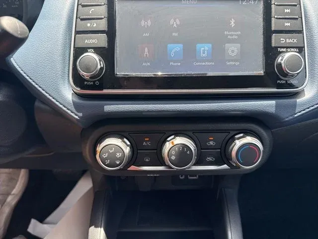 2025 Nissan Versa 1.6 SV thumbnail 28